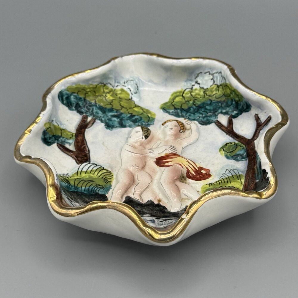 Vtg Capodimonte Trinket Bowl 812 Embossed Cherub Italian Pottery Gold Gilt 5.5"
